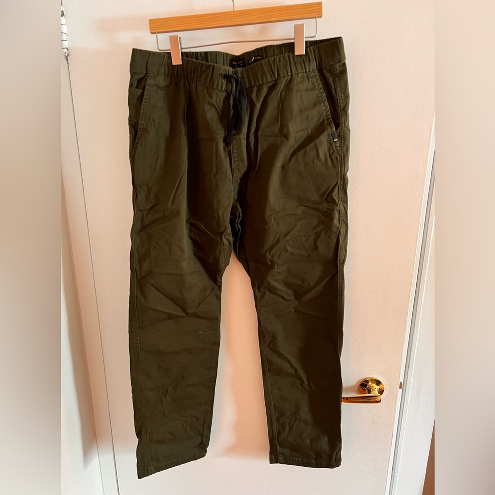 Quiksilver elastic waist khakis XL